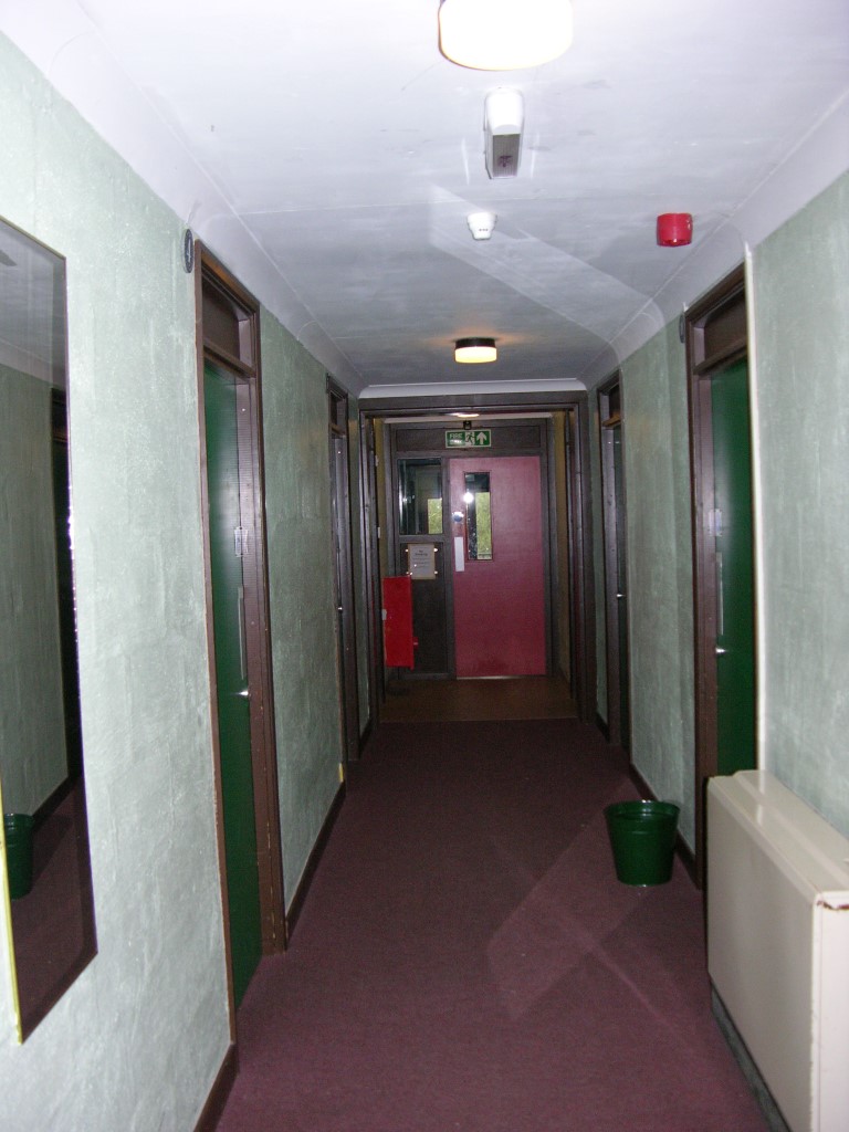 1accommodation-bedroom-corridor-medium